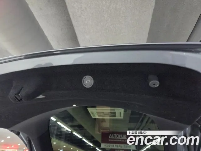 Tesla Model Y — Фото автомобиля 15