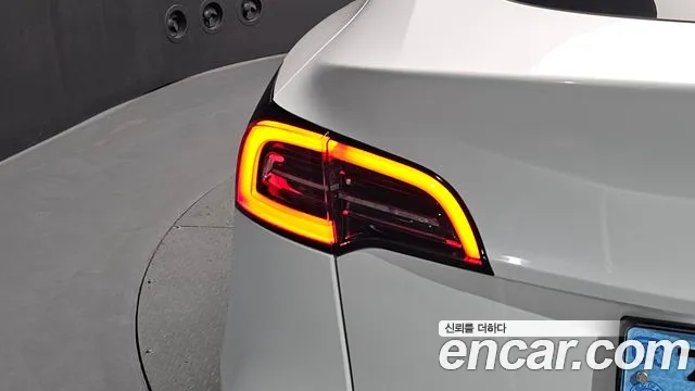 Tesla Model Y — Фото автомобиля 7