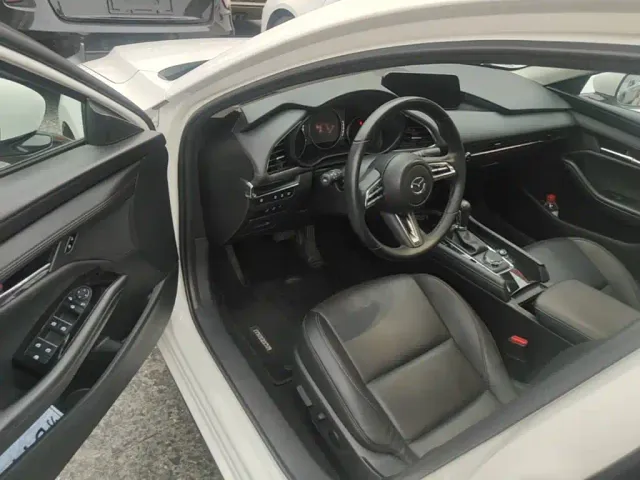 Mazda Axela — Фото автомобиля 15