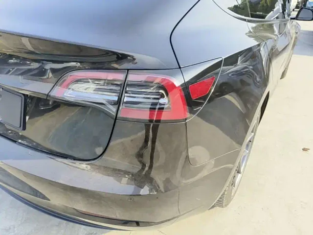 Tesla Model 3 — Фото автомобиля 7