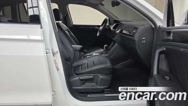 Volkswagen Tiguan Tiguan 2 поколение 2.0 TDI Premium — Фото автомобиля 25