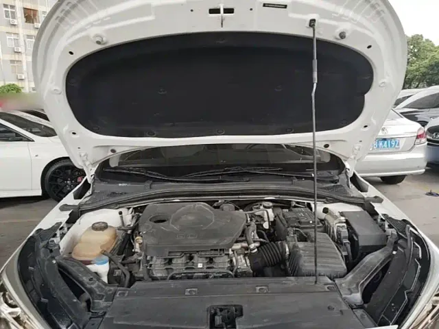 Roewe i5 — Фото автомобиля 15
