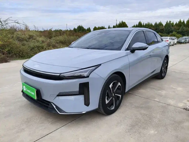 Фотография автомобиля — Geely Galaxy L6