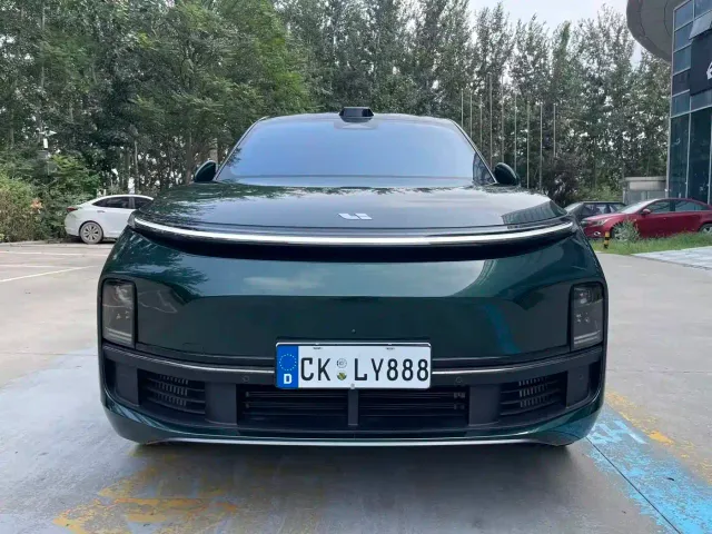 Li Auto L9 — Фото автомобиля 8