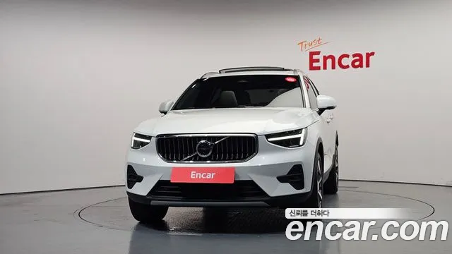 Volvo XC40 — Фото автомобиля 3