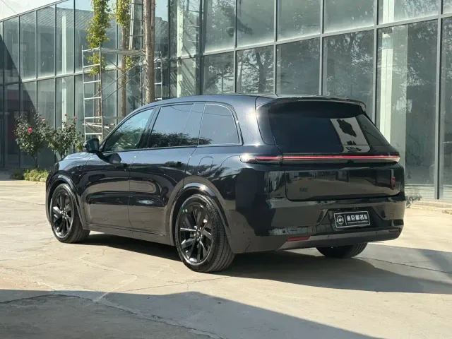 Li Auto L8 — Фото автомобиля 17