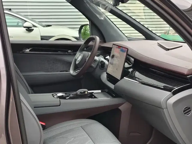 Zeekr 009 — Фото автомобиля 2