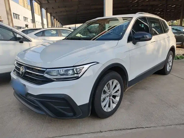 Фотография автомобиля — Volkswagen Tiguan L