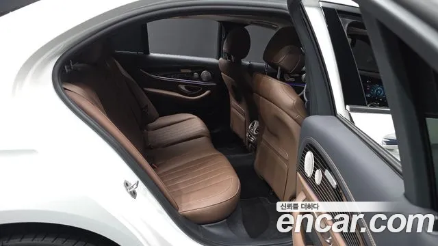 Mercedes-Benz E-Class — Фото автомобиля 9