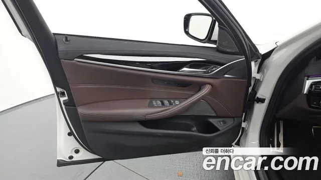 BMW 5-Series — Фото автомобиля 22