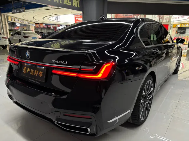 BMW 7 Series — Фото автомобиля 17