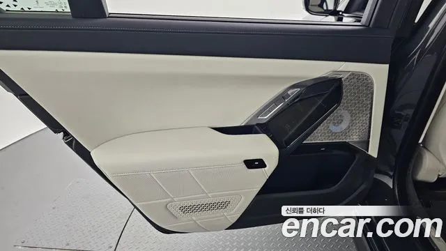 BMW i7 — Фото автомобиля 18