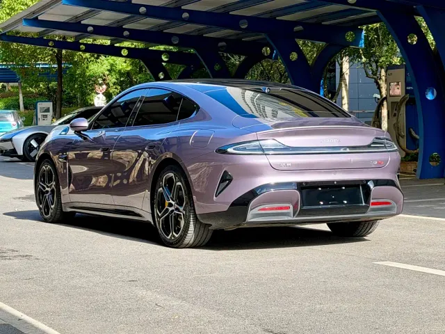 Xiaomi SU7 — Фото автомобиля 6