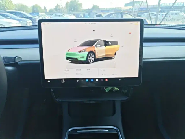 Tesla Model Y — Фото автомобиля 12