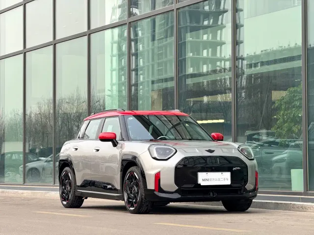 MINI Electric MINI JCW ACEMAN — Фото автомобиля 3
