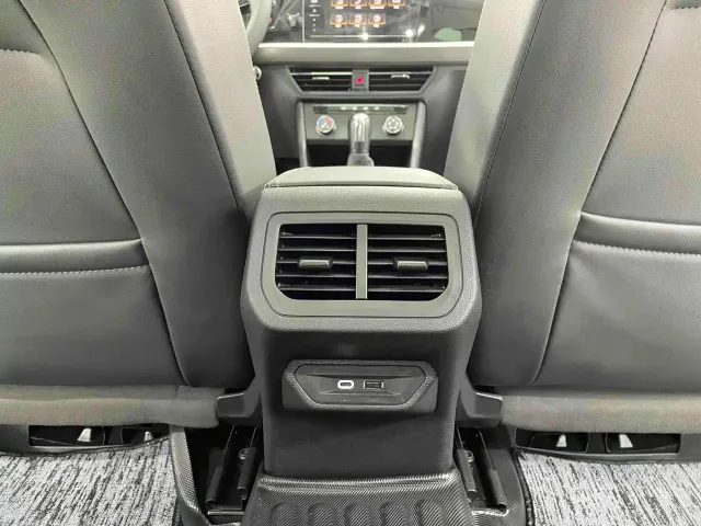 Volkswagen Lavida — Фото автомобиля 16