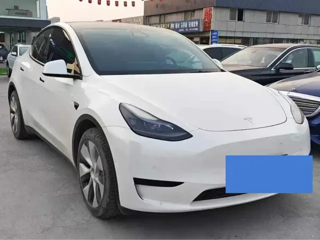 Tesla Model Y — Фото автомобиля 2
