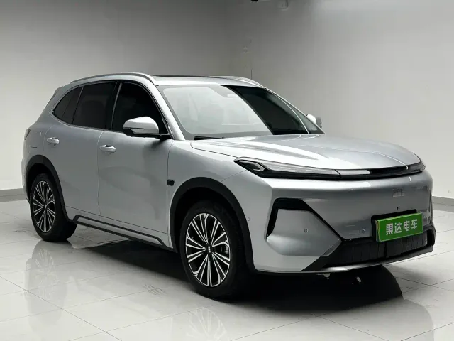 Geely Galaxy Starship 7 EM-i — Фото автомобиля 3