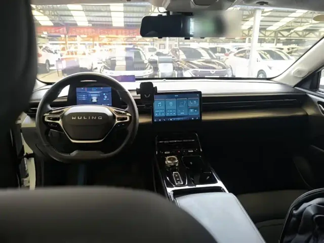 Wuling Starlight — Фото автомобиля 9