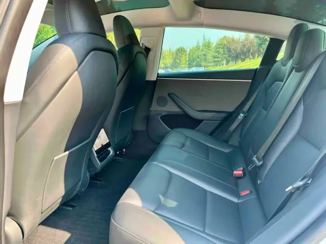 Tesla Model 3 — Фото автомобиля 7