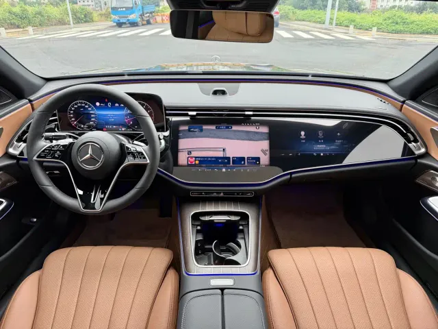 Mercedes-Benz E-Class — Фото автомобиля 3