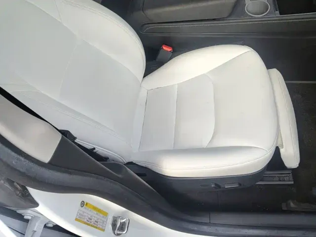 Tesla Model Y — Фото автомобиля 24
