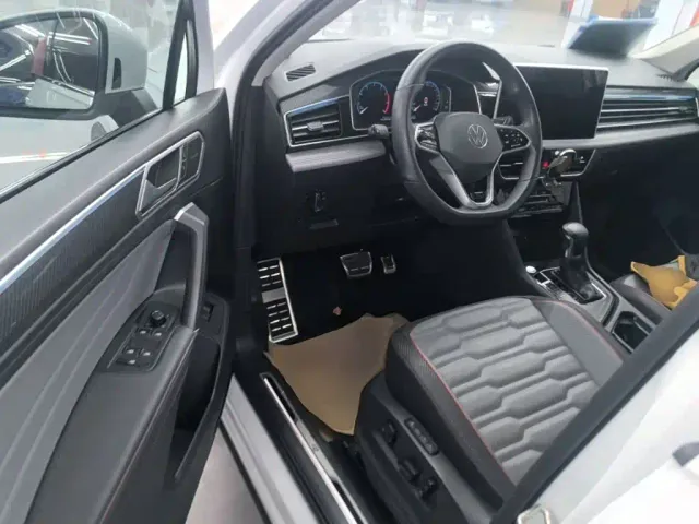 Volkswagen Tiguan L — Фото автомобиля 15