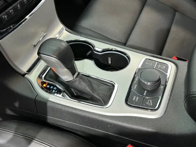 Jeep Grand Cherokee — Фото автомобиля 14
