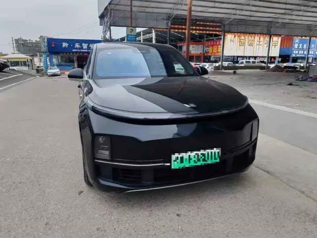 Li Auto L8 — Фото автомобиля 2