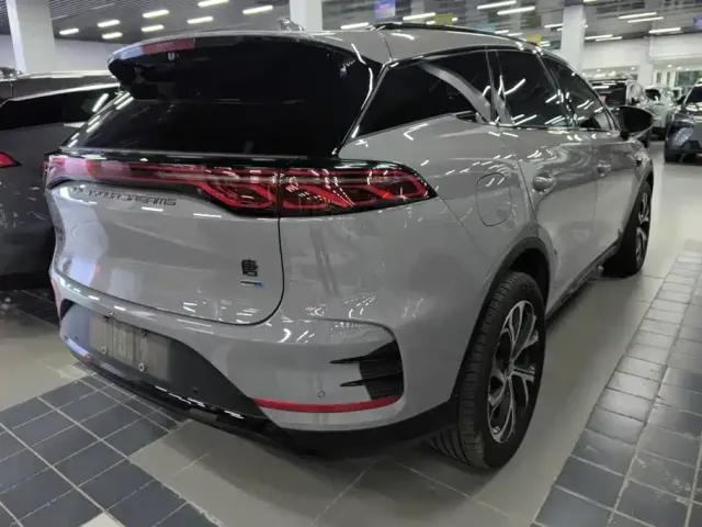 BYD Tang — Фото автомобиля 3