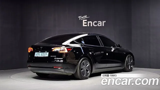 Tesla Model 3 — Фото автомобиля 2