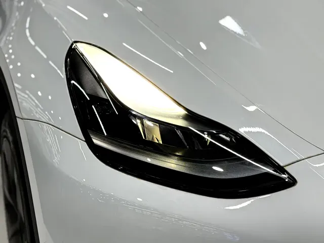 Tesla Model Y — Фото автомобиля 17