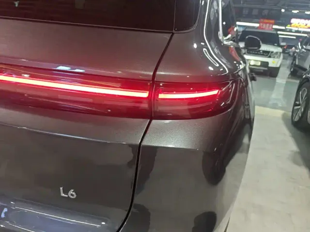 Li Auto L6 — Фото автомобиля 7