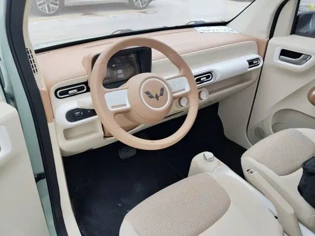 Wuling Hongguang Mini EV — Фото автомобиля 9
