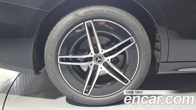 Mercedes-Benz E-Class — Фото автомобиля 4