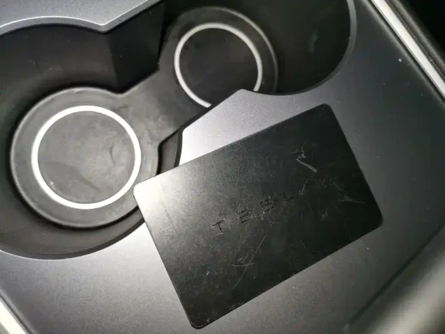 Tesla Model Y — Фото автомобиля 8