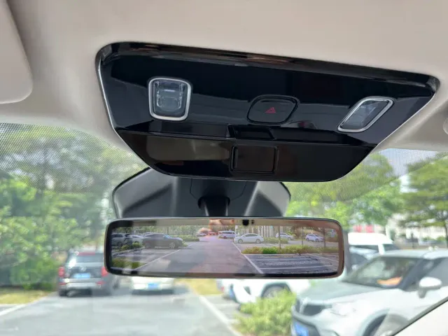 Li Auto MEGA — Фото автомобиля 24