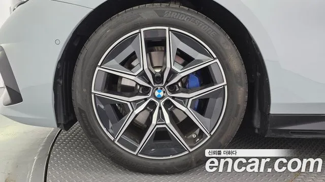 BMW 5 Series — Фото автомобиля 5