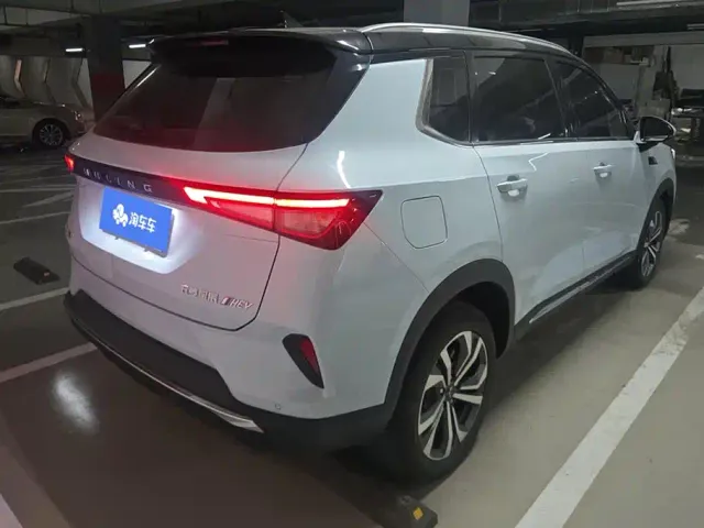 Wuling Asta — Фото автомобиля 3