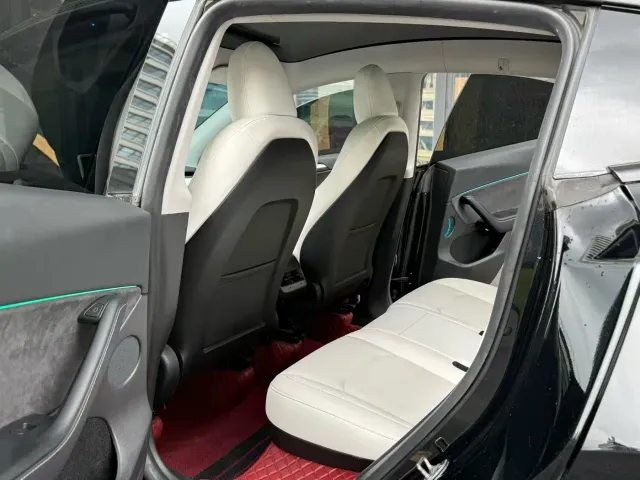 Tesla Model Y — Фото автомобиля 6