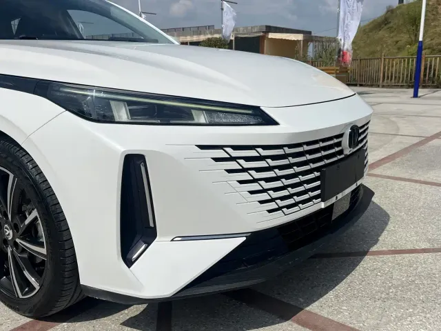 Changan Lamore — Фото автомобиля 3