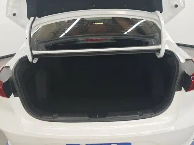 Changan Eado — Фото автомобиля 4