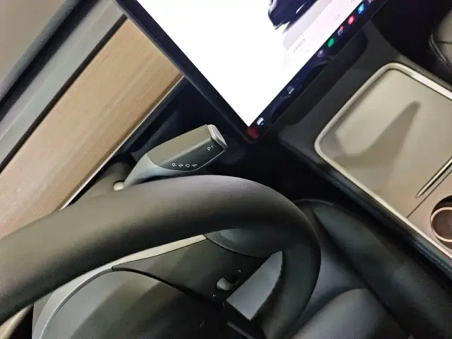Tesla Model 3 — Фото автомобиля 13
