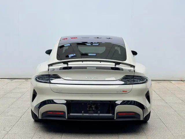 Xiaomi SU7 — Фото автомобиля 16