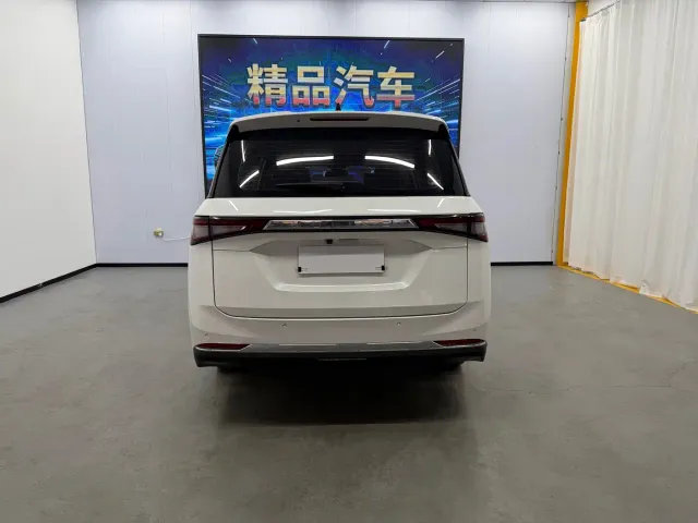 Wuling Jiachen — Фото автомобиля 5