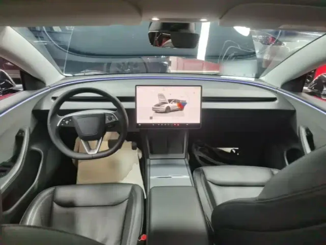 Tesla Model 3 — Фото автомобиля 9