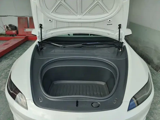 Tesla Model 3 — Фото автомобиля 19