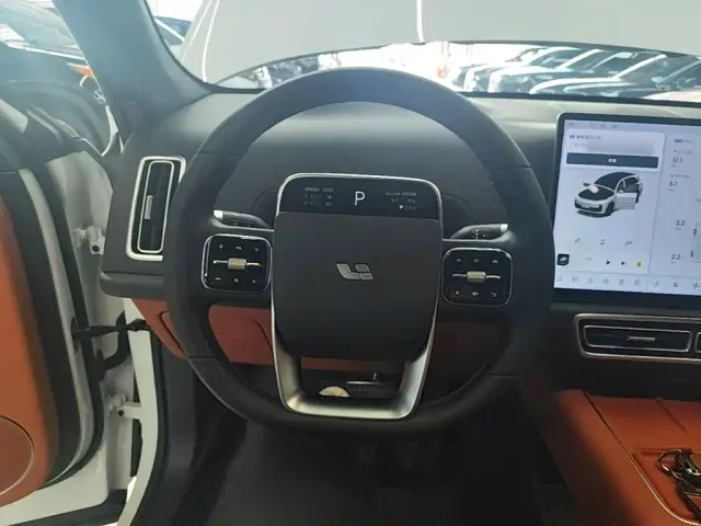 Li Auto L7 — Фото автомобиля 10