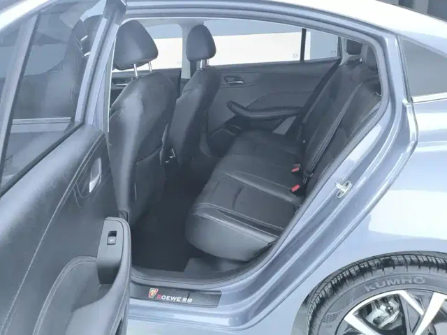 Roewe i5 — Фото автомобиля 11