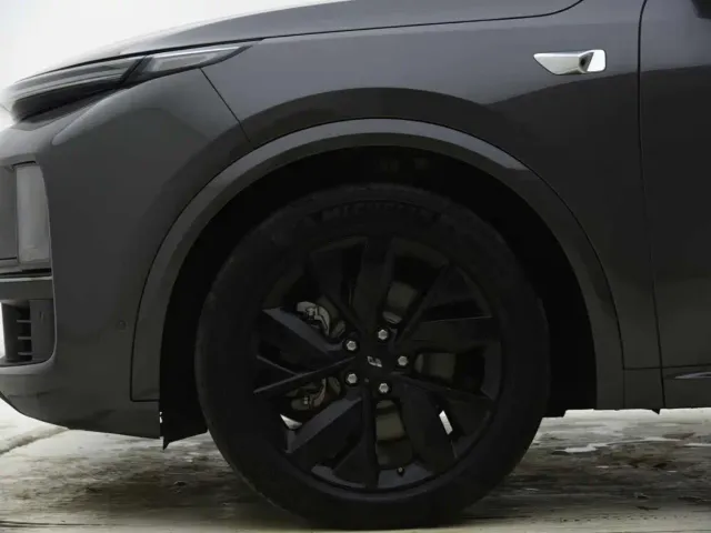 Li Auto L8 — Фото автомобиля 7